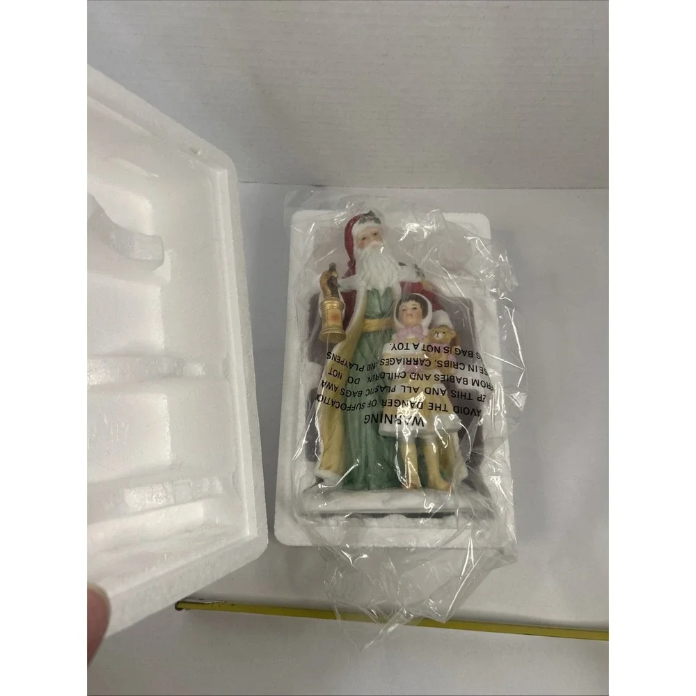 Avon Fine Collectibles 1995 Santa Porcelain‎ Figurine